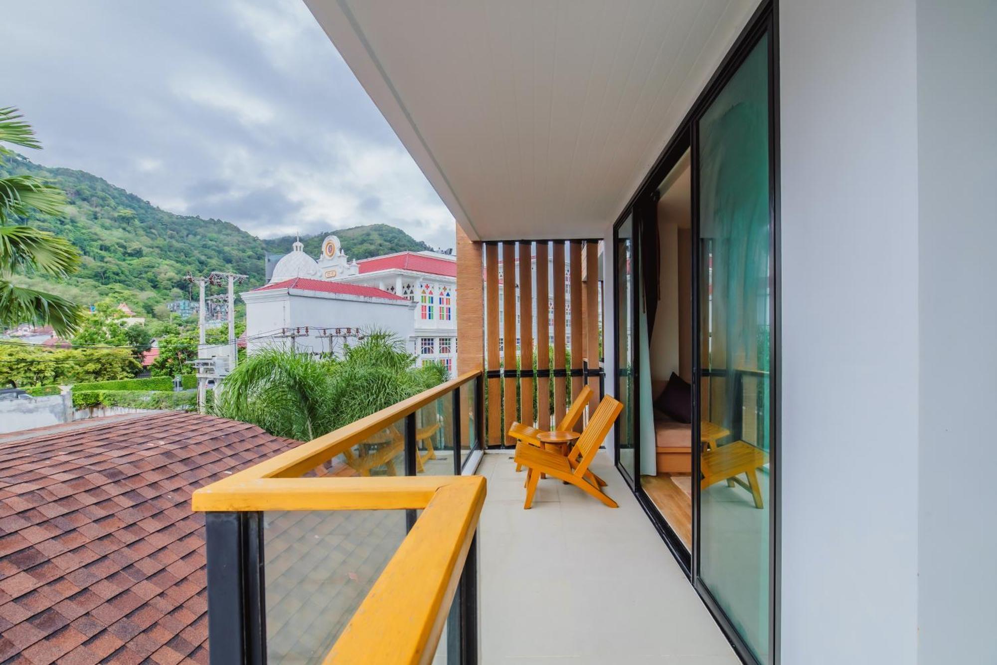 The Lunar Patong Luaran gambar